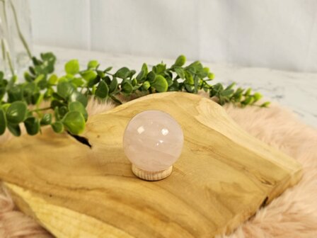  Rose quartz sphere 180 gr