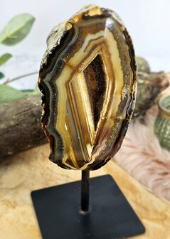 Agate on stand (2)